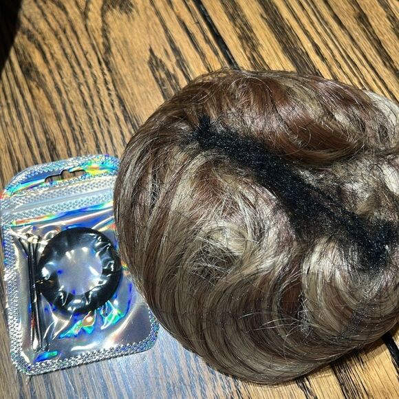 Messy Bun Blonde Synthetic Extension - Picture 2 of 5